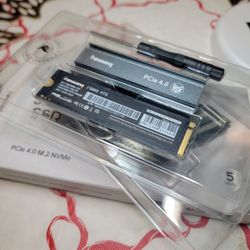 4TB NVME SSD - Brand New - Includes Heatsink 