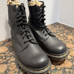 NEW Dr Martens Women Pascal 1460 Black Virginia Leather Lace Up Boots US Women's size 7