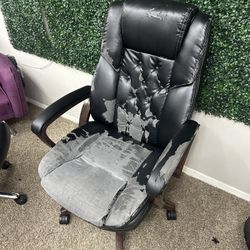 Nice Desk/ Computer Chair