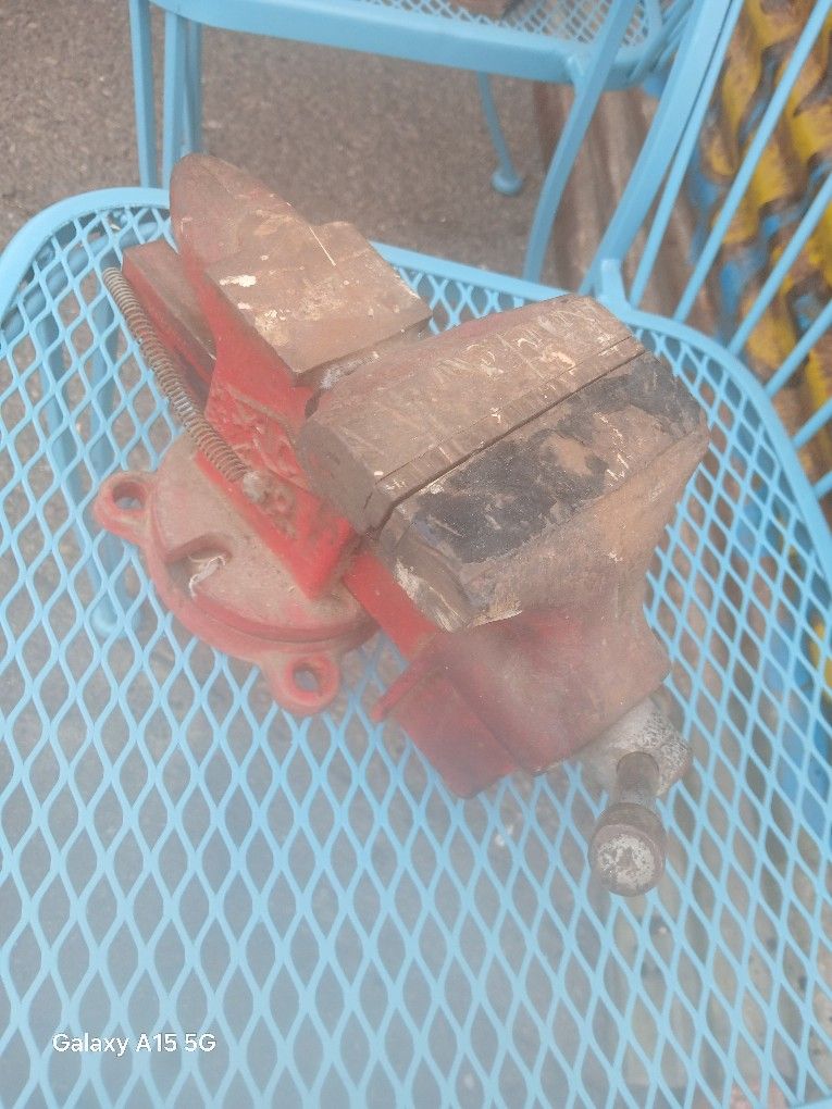 Vintage Anvil Bench Vise