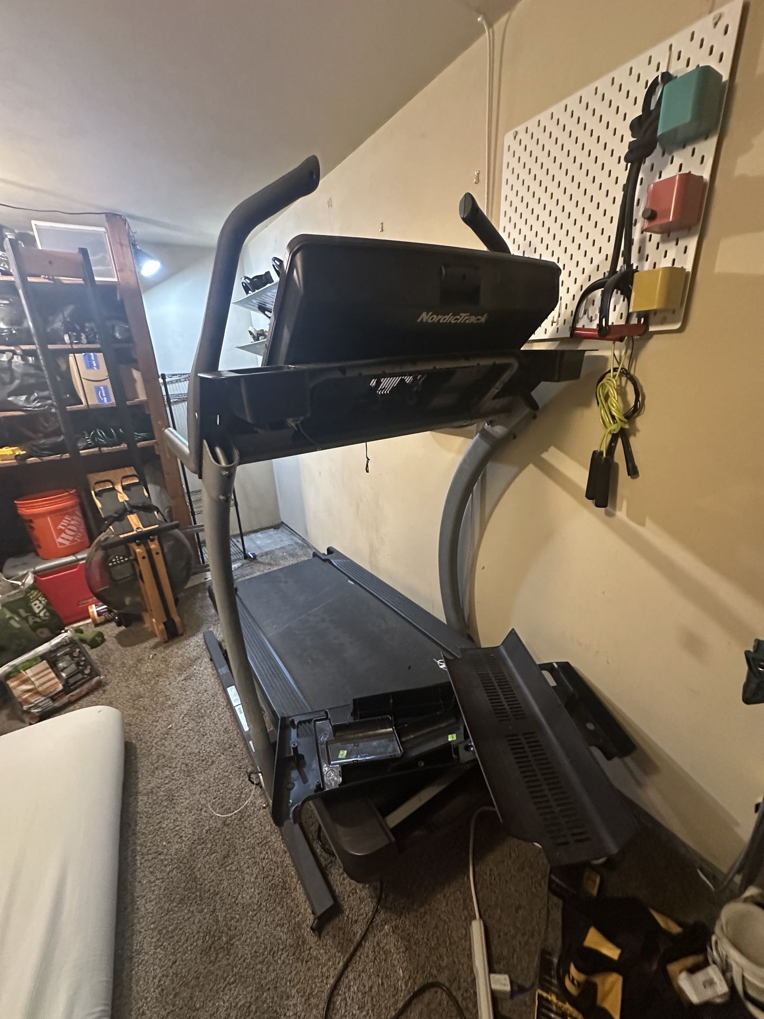 Nordic Track commercial X11i Treadmill (BROKEN)