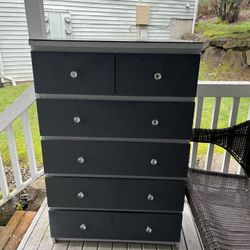 Dresser- Free