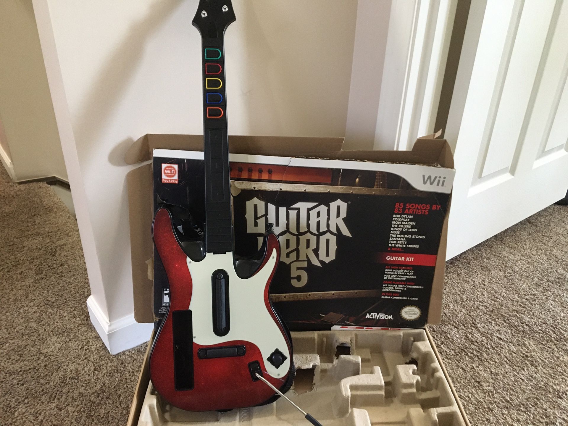 Wii Guitar Hero 5 Guitar AND Game