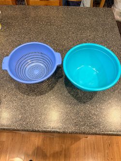 Plastic Mixing Bowl & Colander Set – Good Condition