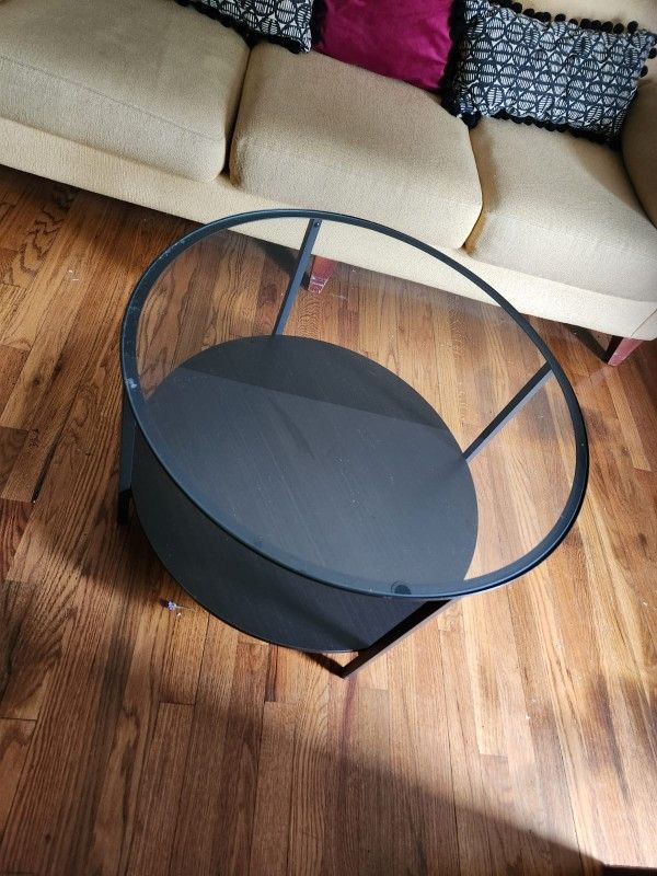 IKEA Coffe And End Table Set