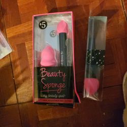 Make Up Brushes And Sponge