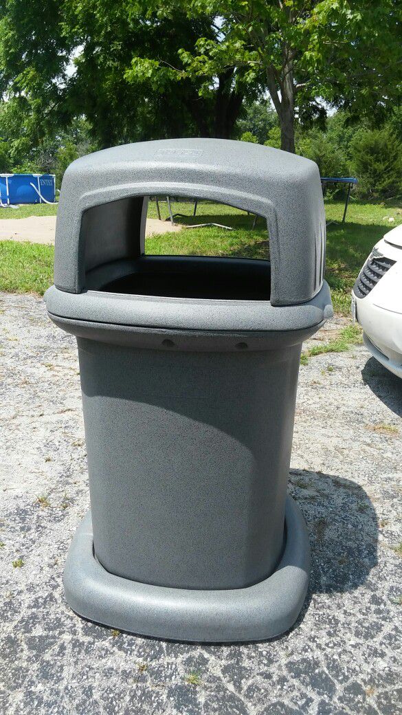 New 45 Gallon High End Toter, Decorator Litter Container