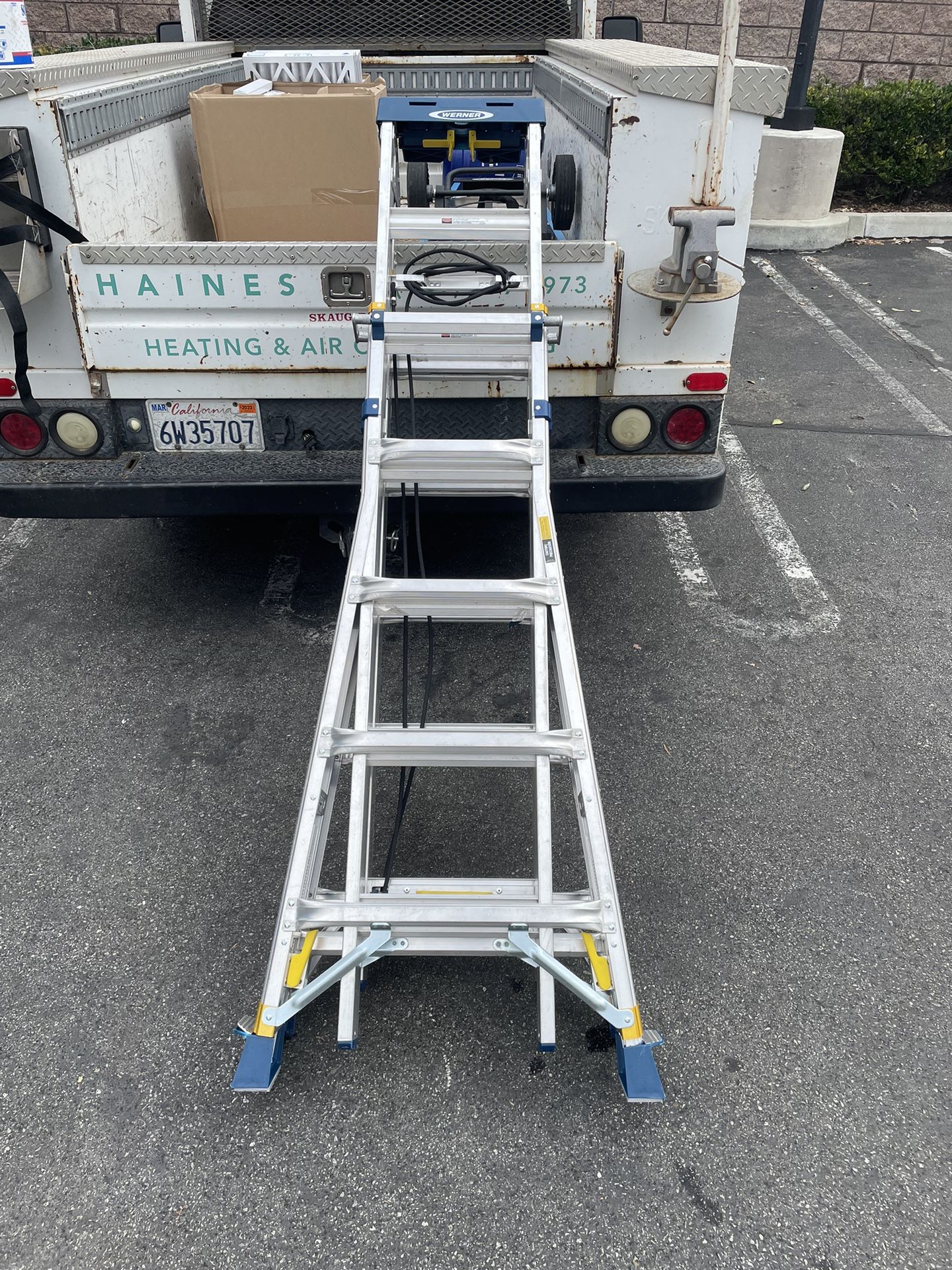 Werner Ladder 24ft. reach aluminum Multi-Max Pro Multi-position ladder375lbs Load capacity IAA duty rating.