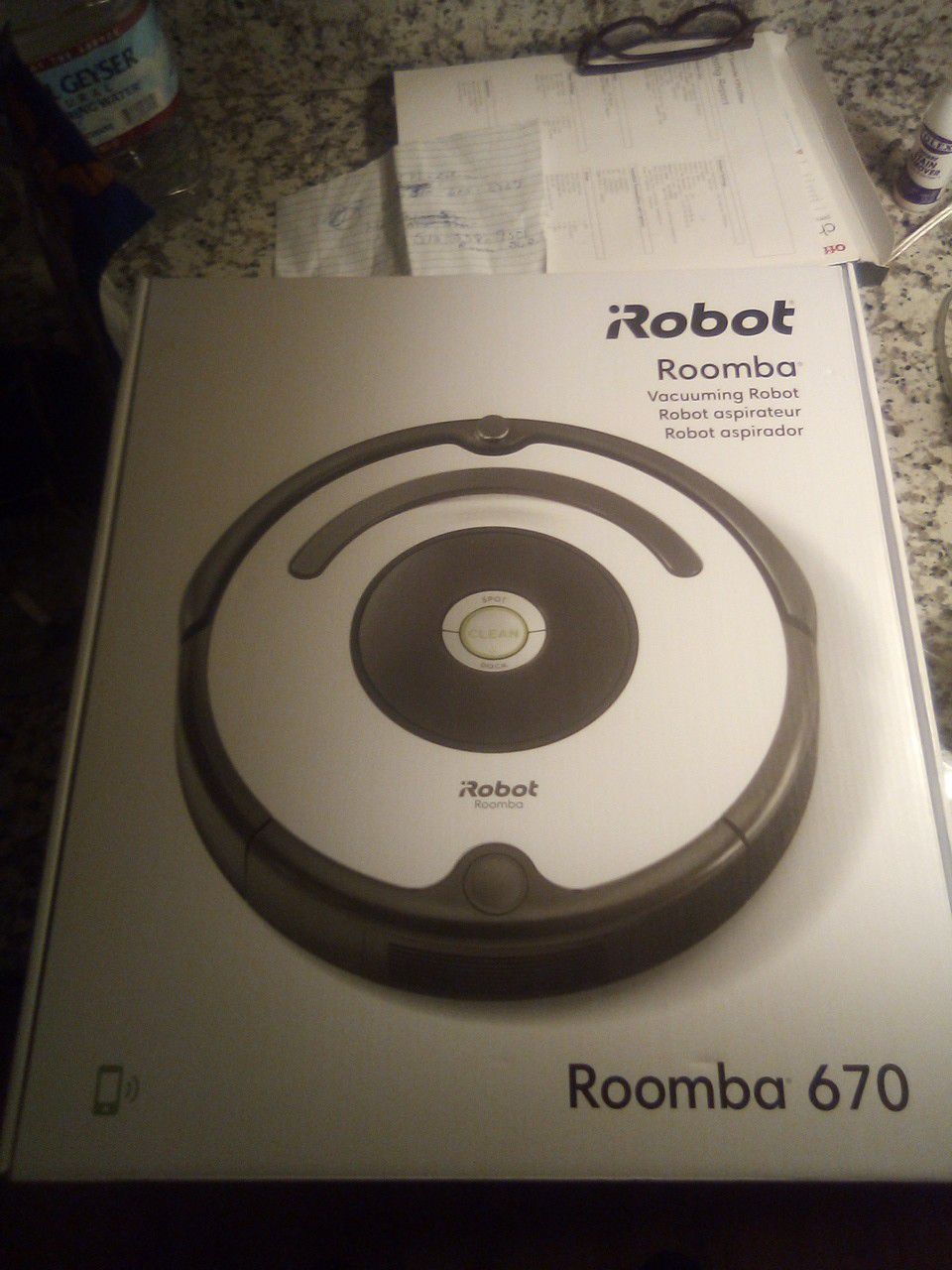 I Roomba vacuum cleaner