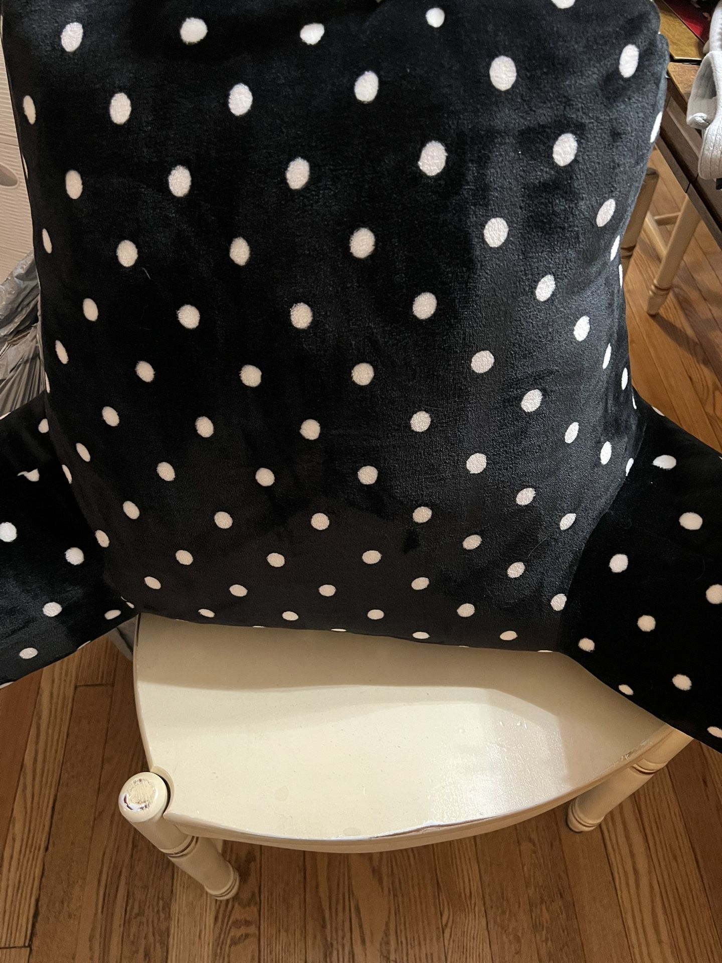 Kate Spade Back Rest Pillow for Sale in Kenilworth, NJ - OfferUp