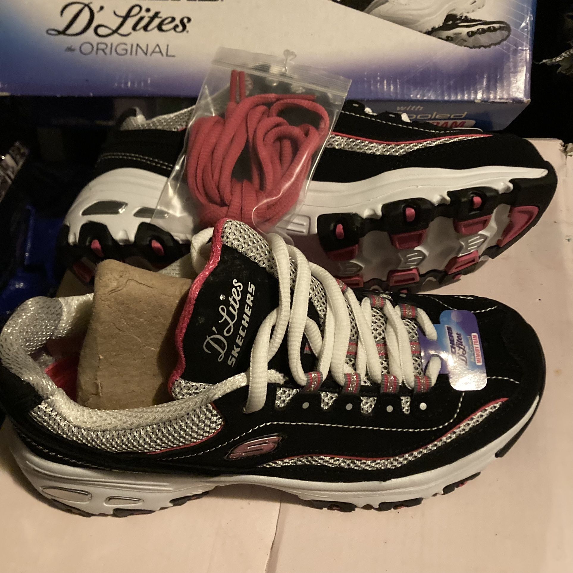 Skechers D'Lites Life Saver Women's Athletic Shoes, Size: 6, Black