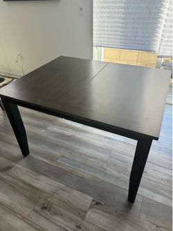 Extendable Indoor Dining Table