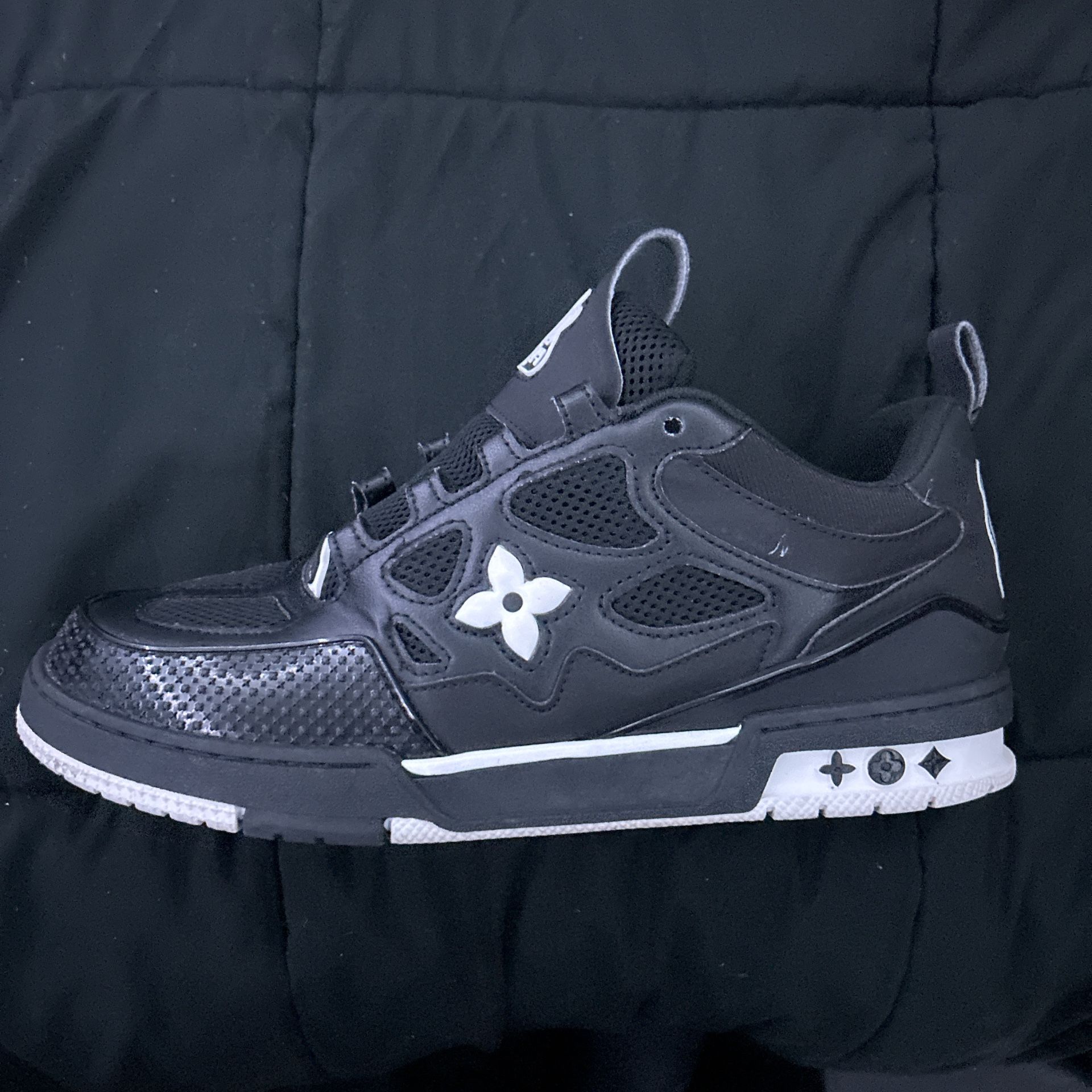 LV SKATES BLACK