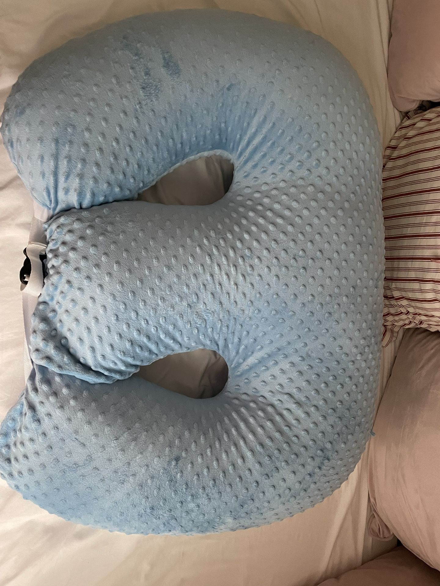 Twin Z Pillow - For Twins Like New