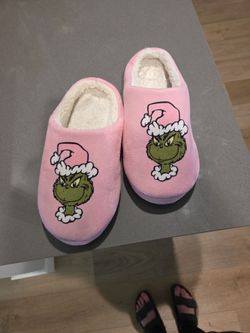 GRINCH SLIPPERS SZ LG ADULT SZ 9 see Description