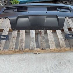 FRONT BUMPER – Nissan Titan XD Pro-4X (2016–2025)  💲 $899 	•	OEM / Factory bumper 	•	Includes LED fog light 	•	Pro-4X style 	•	Good condition 	•	Mino