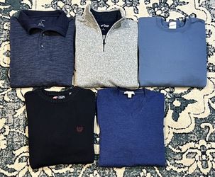 Lot of 5 Men’s Size Small Long Sleeve Sweaters and Sweatshirts In Great Condition! 