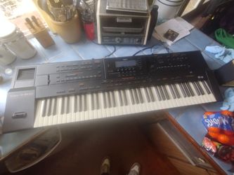 Roland G800 keyboard Workstation synthesizer