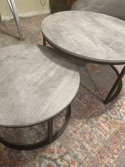 Nice coffee tables in like new condition