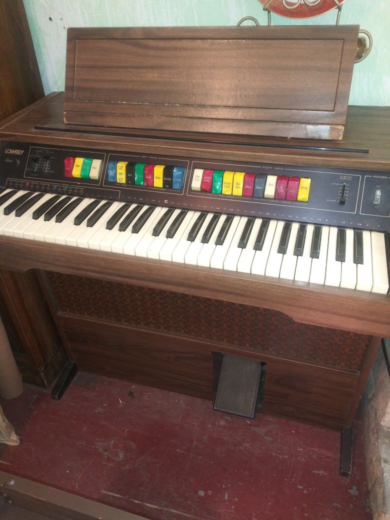 Vintage Organ Working