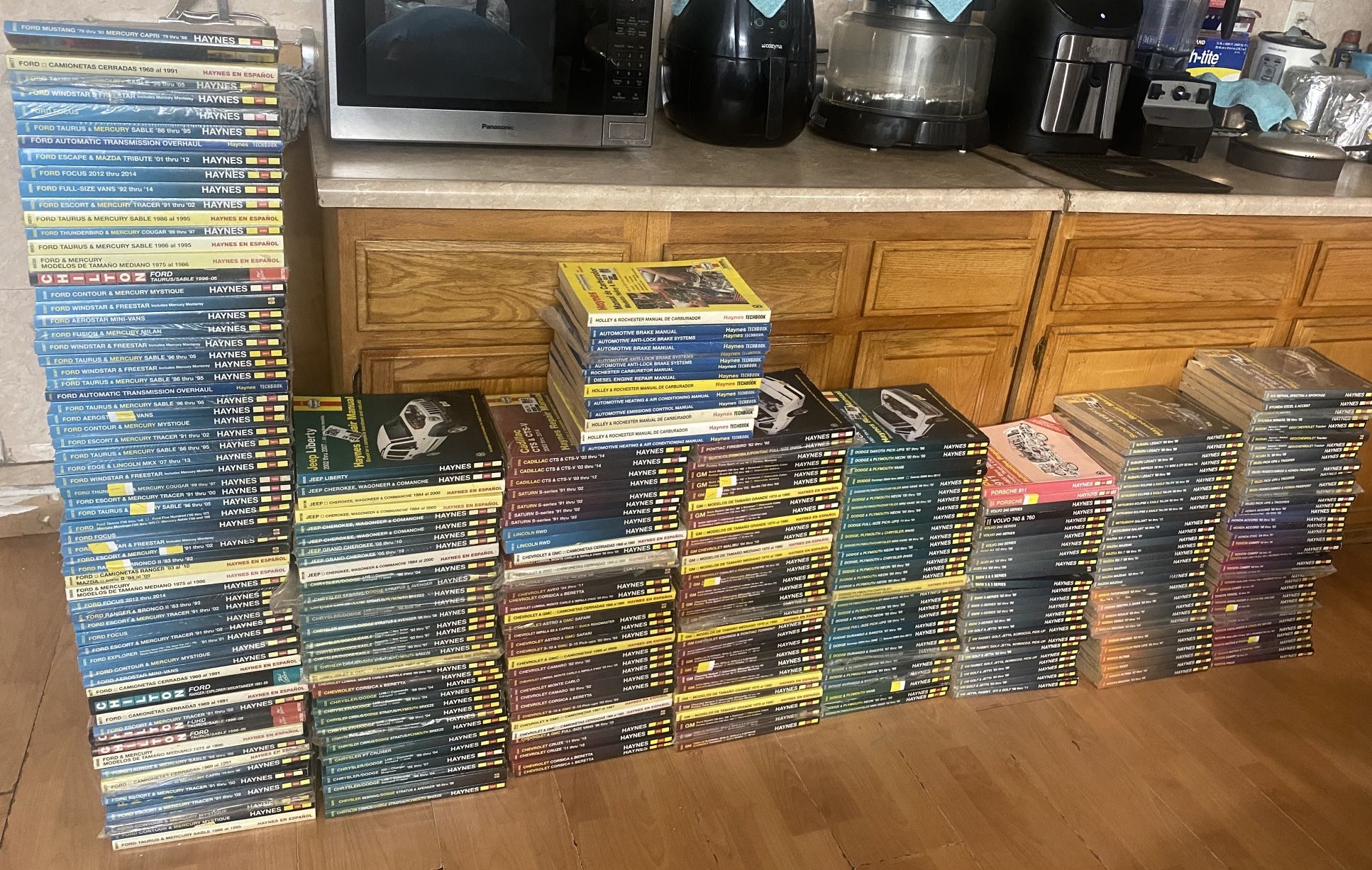 MASSIVE AUTO MANUAL COLLECTION – 298 Books – Haynes, Chilton, TechBook
