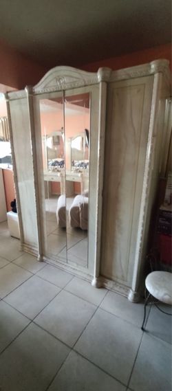 Bedroom queen set
