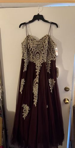 NEW Macy’s Prom Dress (16W)