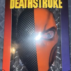 Deathstroke Mask/ Comic