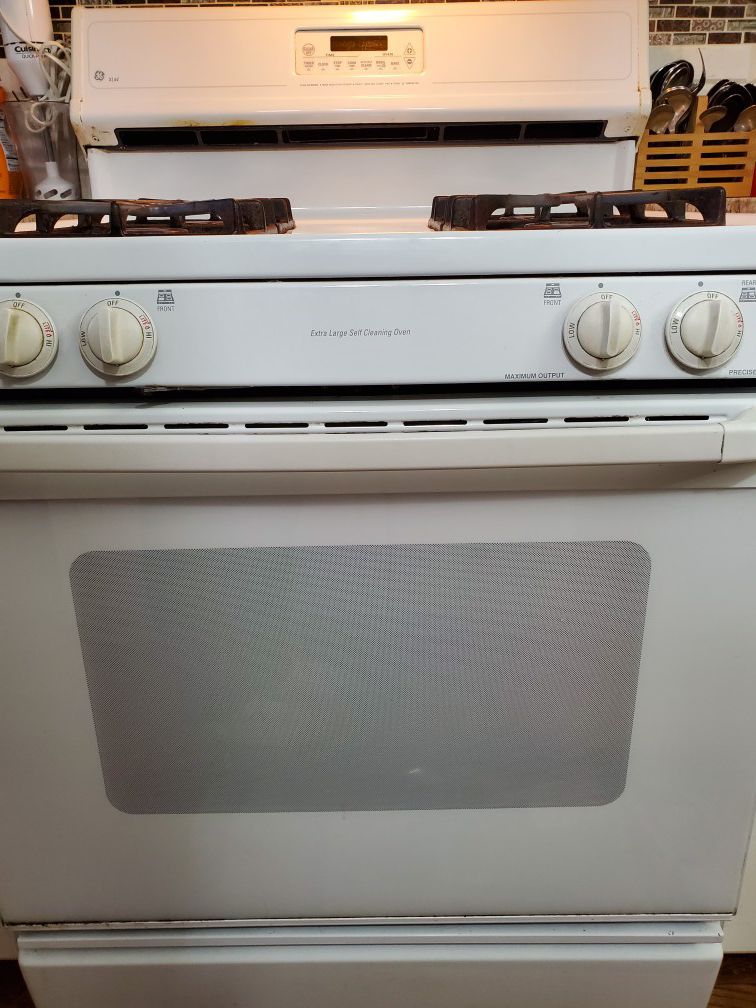 White gas stove range - GE XL44