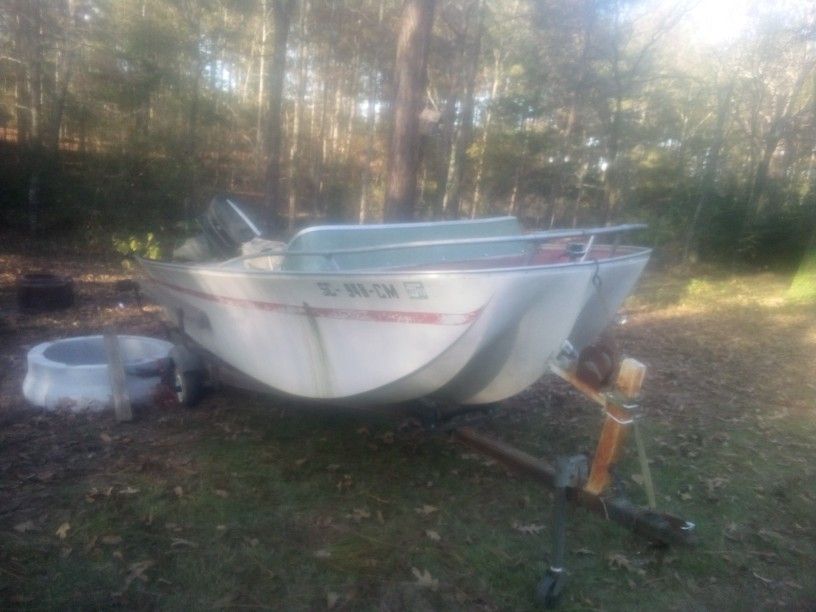 90 Hrs. Boat Motor, Trailer, And Boat for Sale 