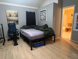 🛏️ Queen Mattress + Modern Platform Bed Frame – $150
