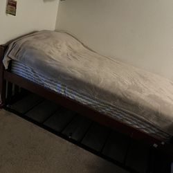 Trundel bed