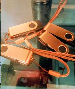 Flash USB Drive With Music