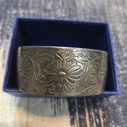 Salisbury Pewter Floral Ciff - September