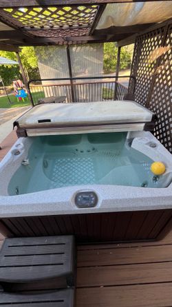 Plug-and-Play Sundance Spas Hot Tub Combo – Includes Steps, Cover Lift & Zoeller Drain Pump!