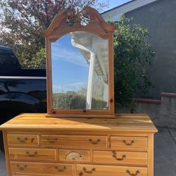 Broyhill 10 Drawer Dresser With Mirror