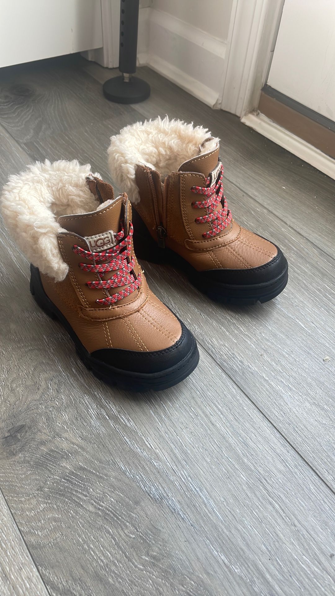 Uggs Deals Downtown Locker Room Uggs Ugg Boots With Wide Leg Jeans