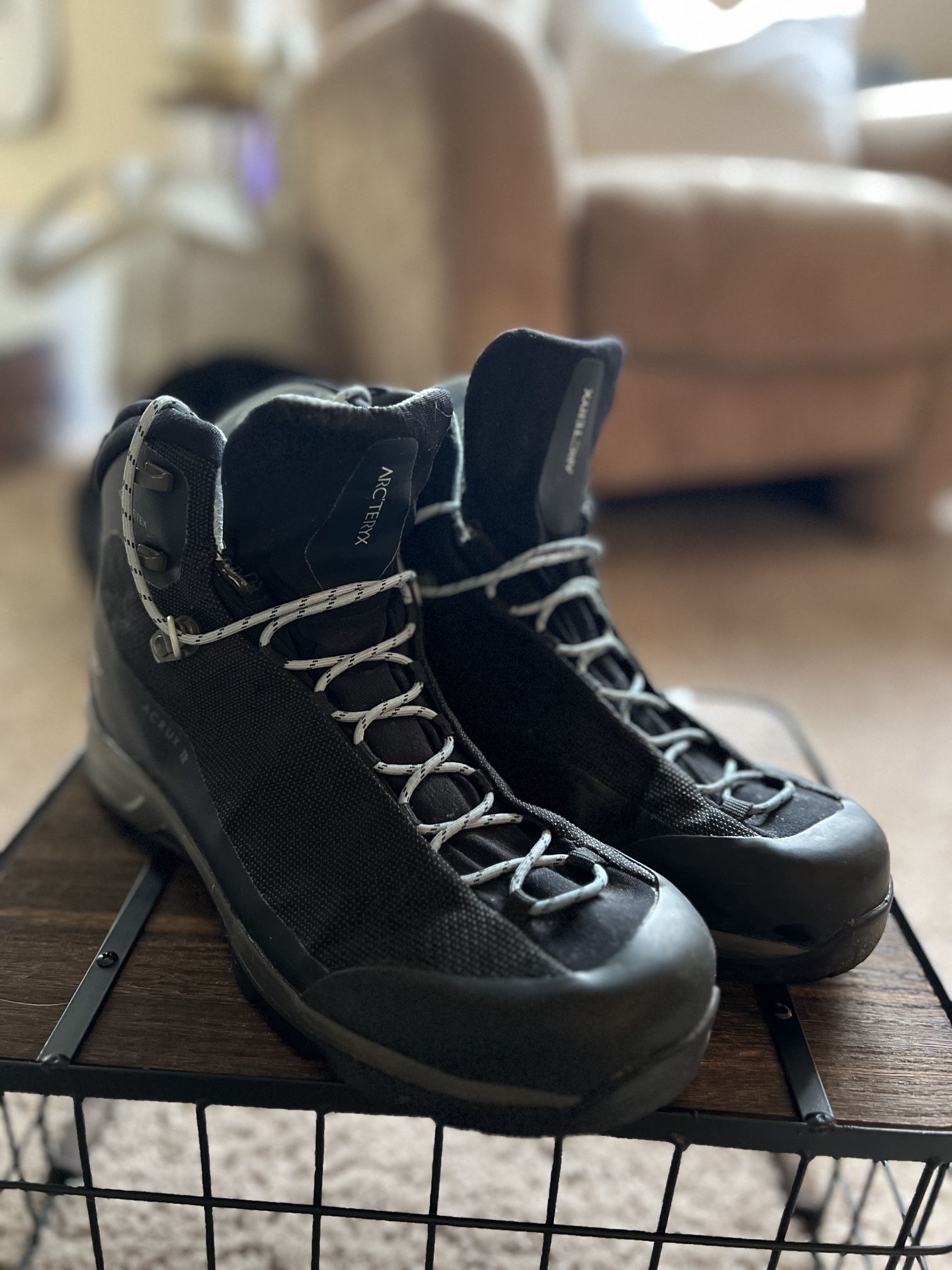 Arc'teryx Acrux TR GTX Hiking Boots - Women's Size 9