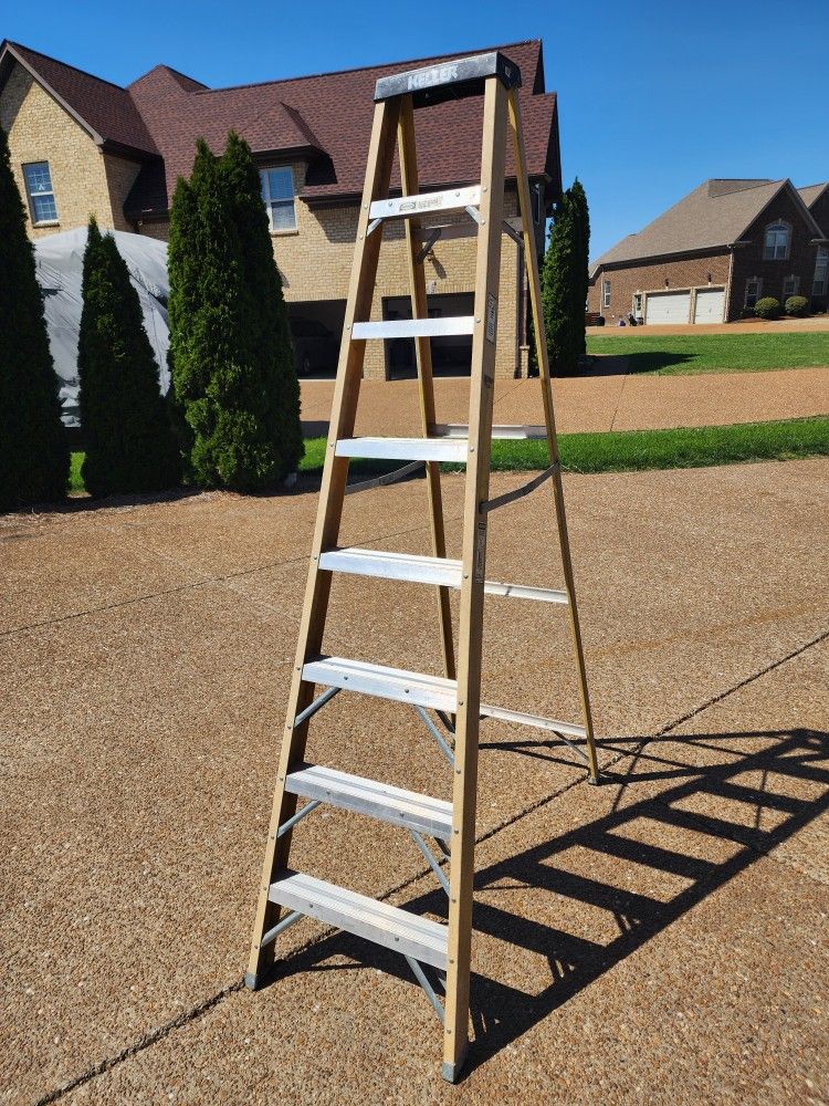 *** 8 Ft Fiberglass Ladder ***