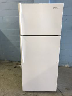 Whirlpool White 18 Cu Ft Refrigerator With Ice Maker