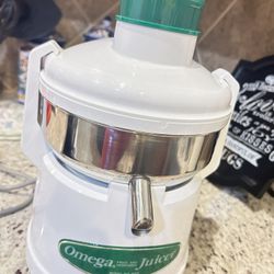 Omega Juicer