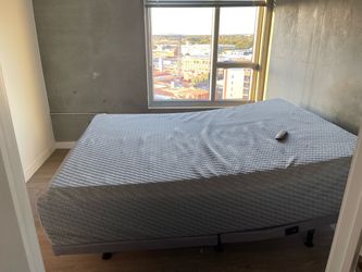 Queen size mattress and adjustable frame with zerogravity