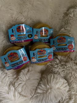 Squishy Bun Rainbow Mystery Fidget Toy – 5 Pack