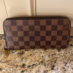 Brown Louis Vuitton Zipper Purse 