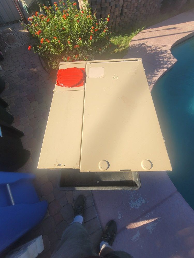 200 Amp Good Used Panel Loaded With Breakers