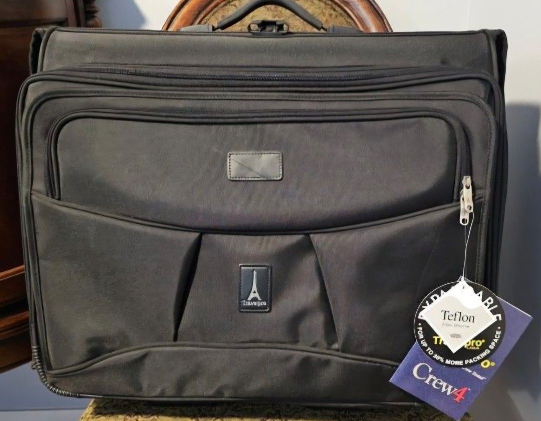 Brand New TravelPro Crew 4 Rolling Garment Bag