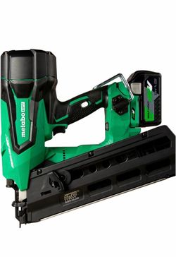 Metabo HPT MultiVolt 18-Volt 3-1/2-Inch 21° Cordless Strip Framing Nailer Kit (Model NR1890DRA)