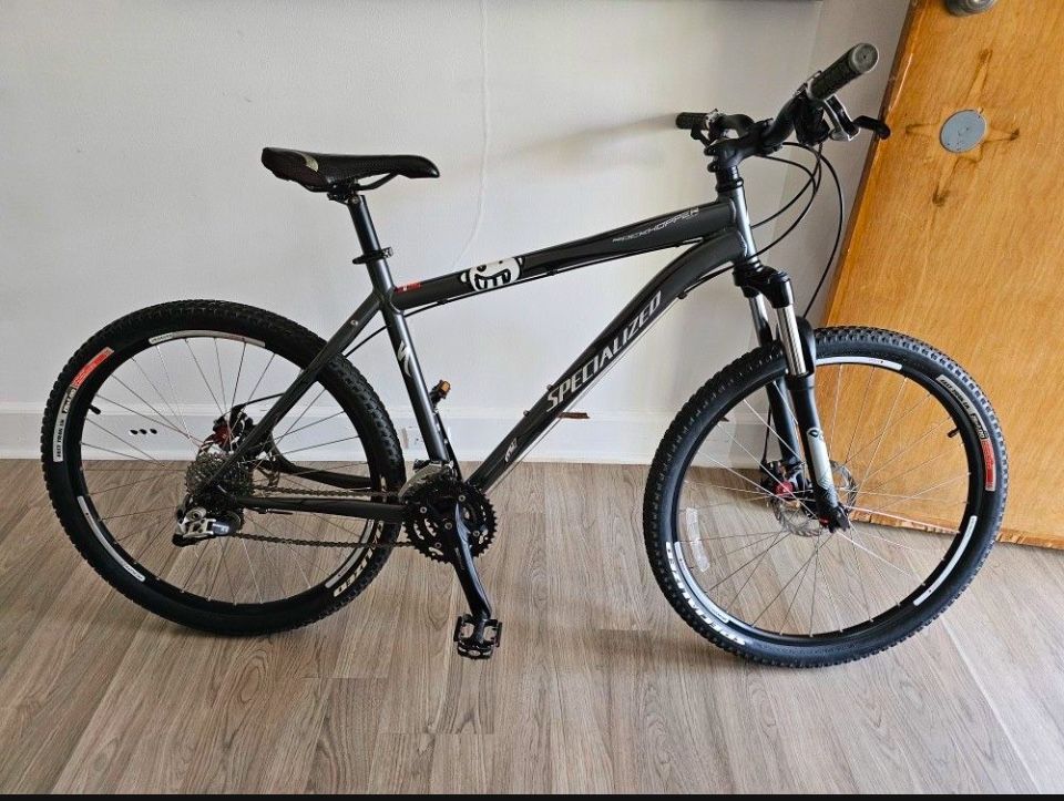 Trade Or Sale Like New Specialize Bike 26” 21 speeds Disc brake