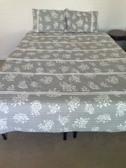 FREE Like new queen bed with sheets and cover and pillows