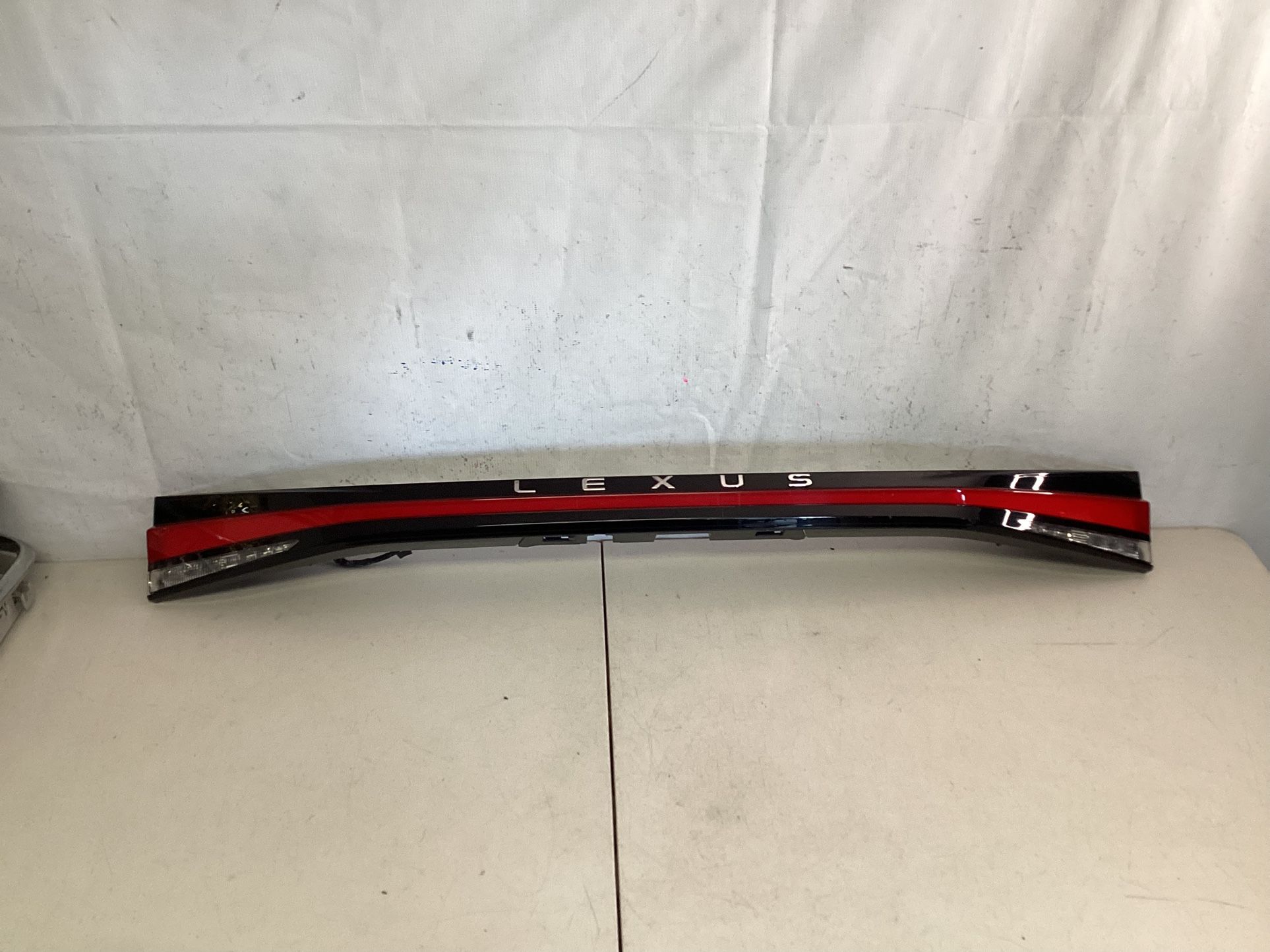 2023-2024-2025 LEXUS RX350 TAIL LIGHT LED CENTER BRAKE USED OEM